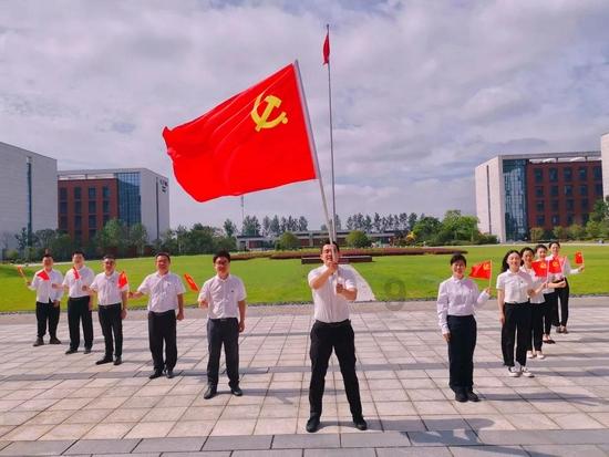 逃离黑砖房间